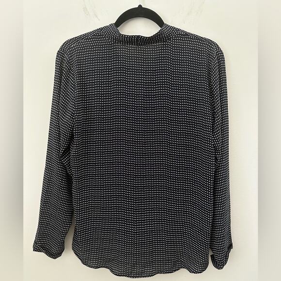 Ann Taylor Black And White Faux Wrap Blouse with V-Neckline Size MP NWT - Picture 2 of 6